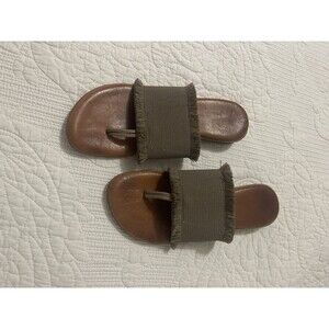 Andre Assous Thong Sandals Womens Sz 6 Greige Featherweights Spain